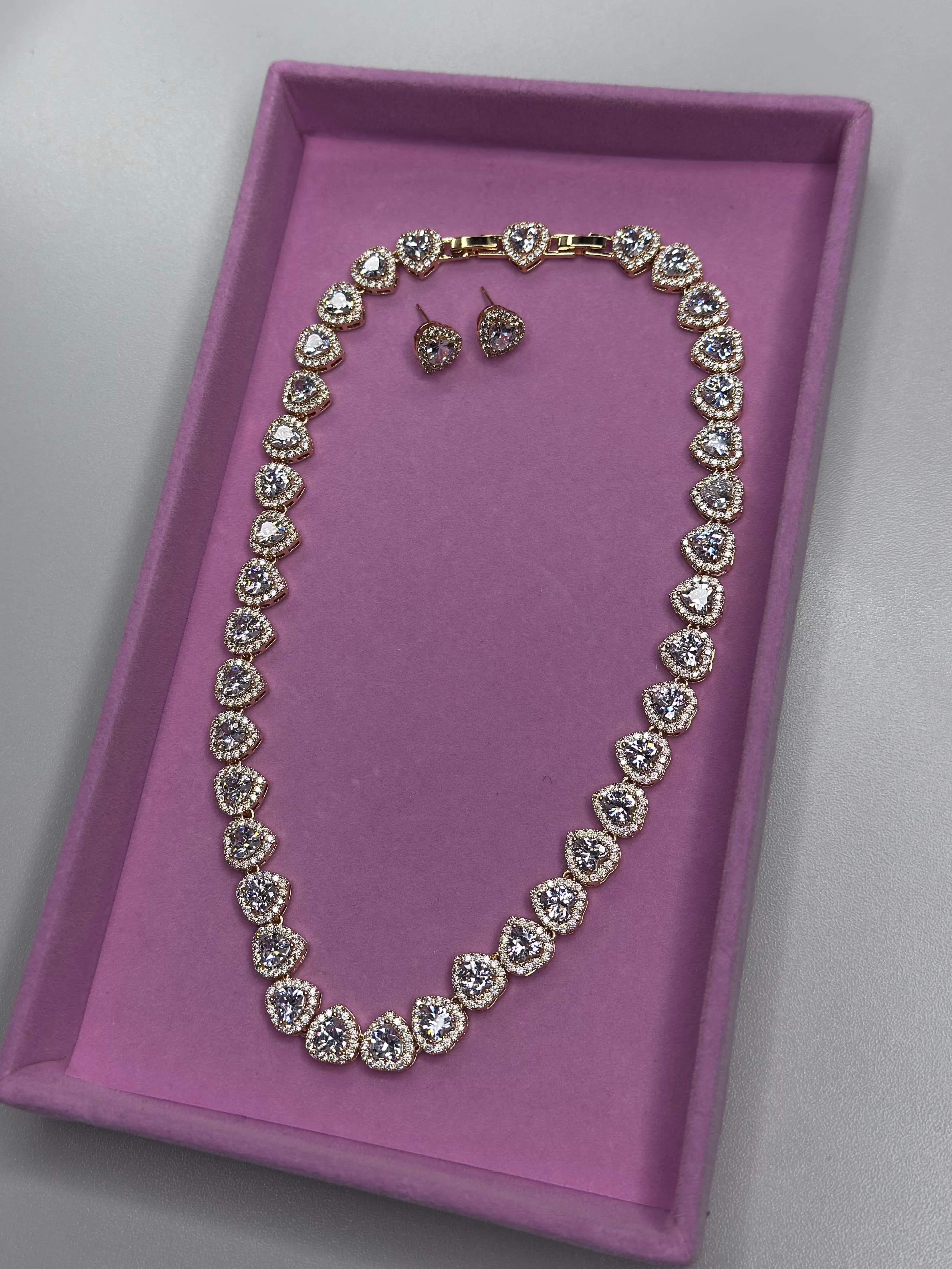 Colar Corações Cravejados – Inspiração SW