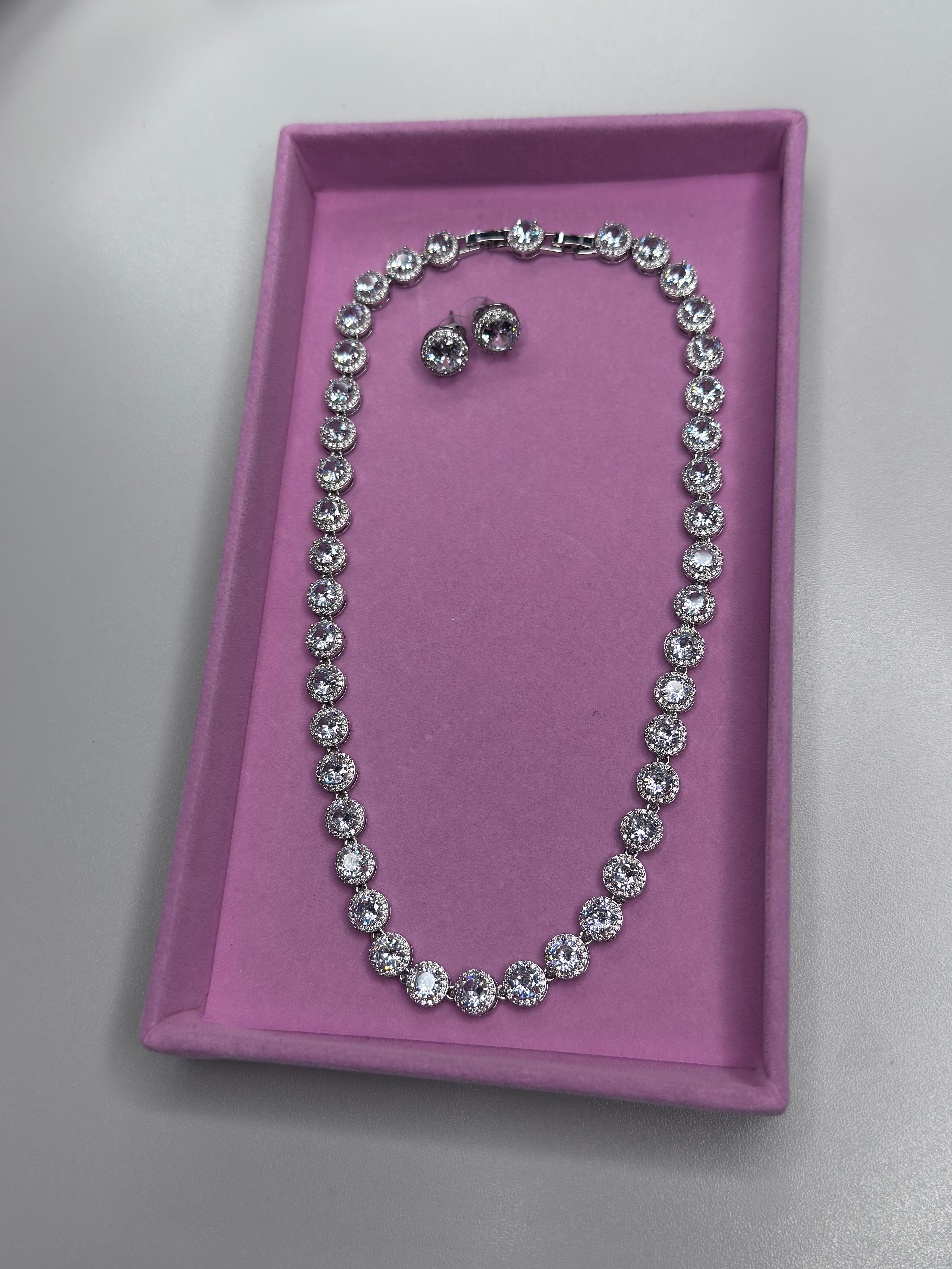 Colar Corações Cravejados redondo  – Inspiração SW